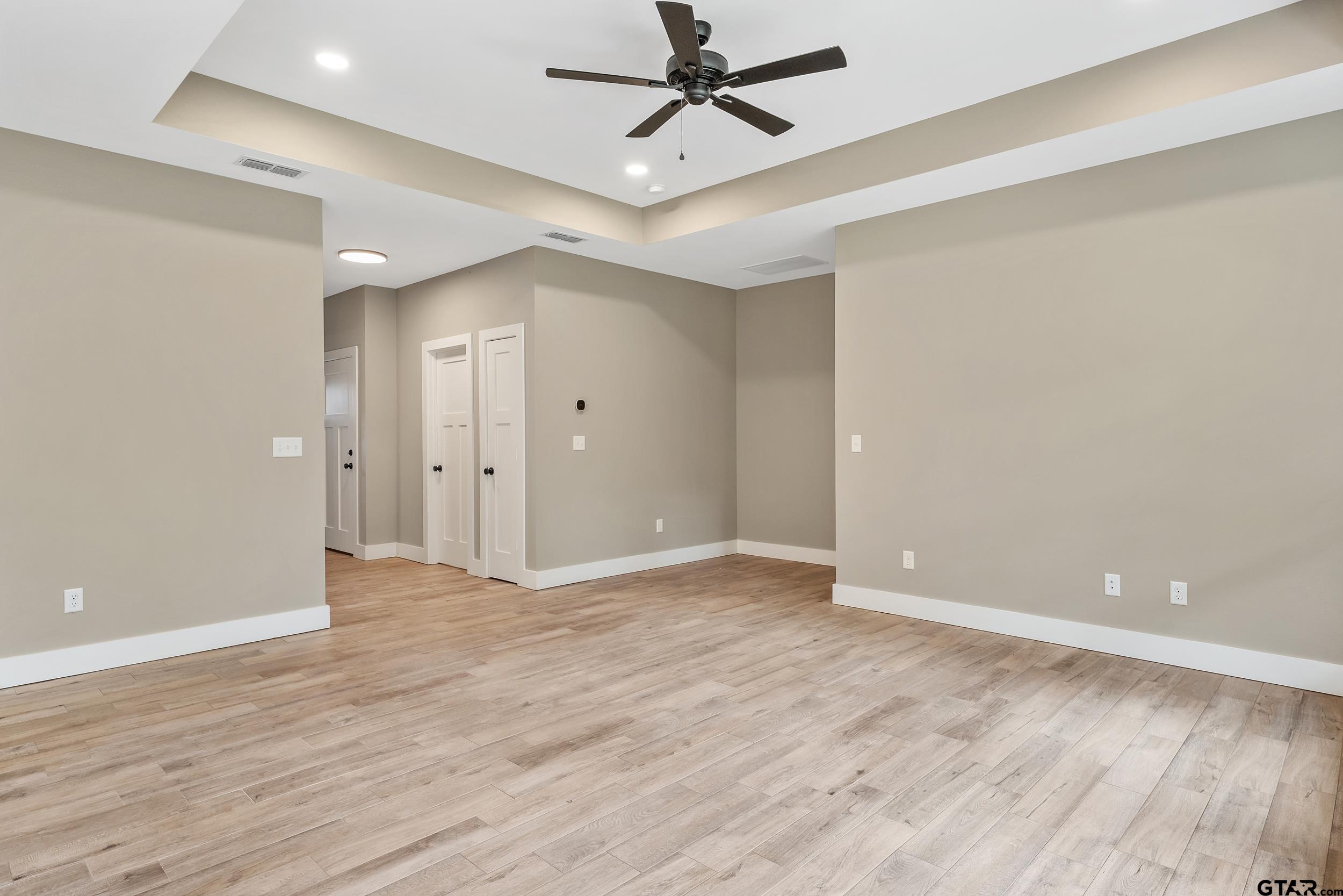 16418 Crossing Circle