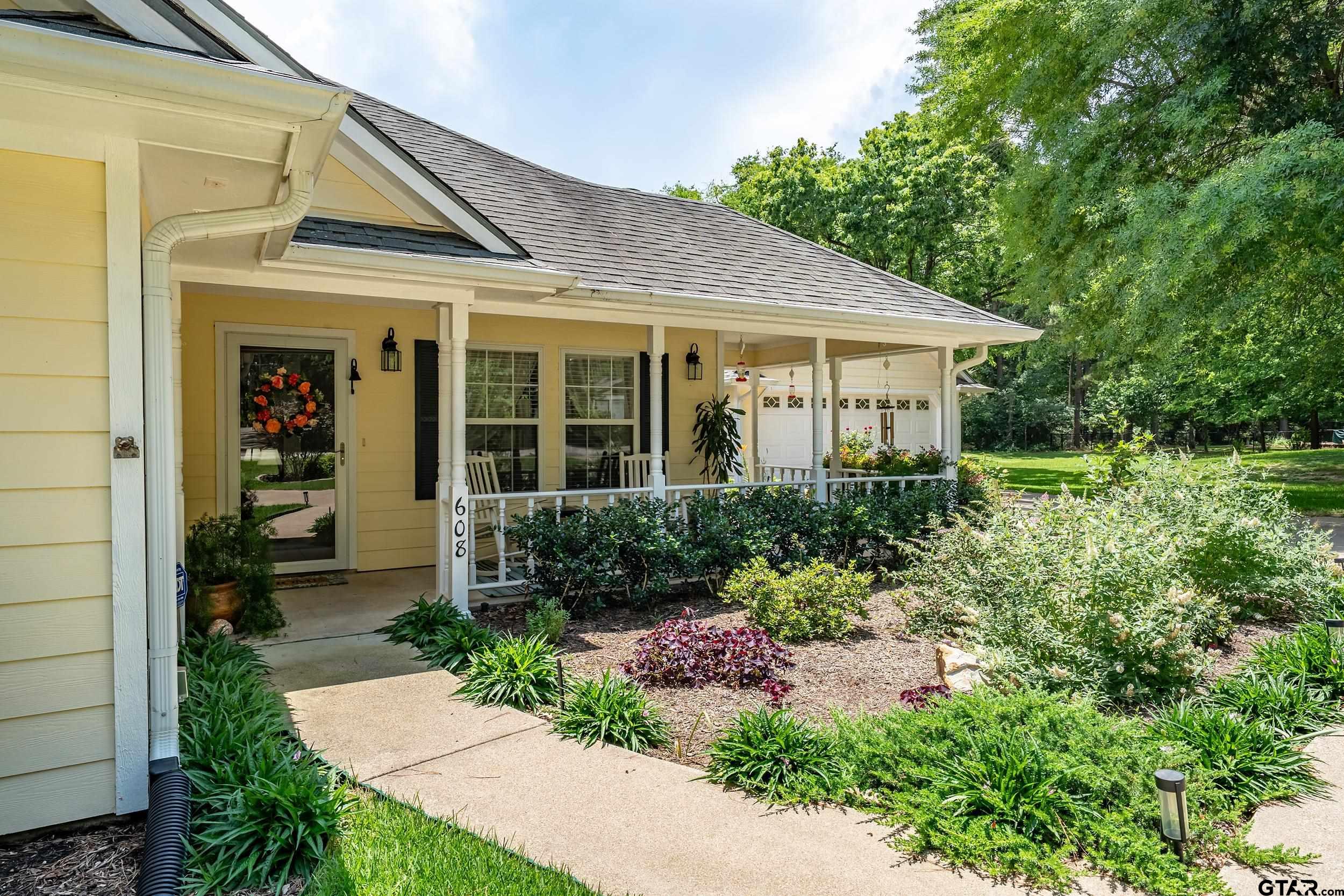 608 Green Meadow Trail