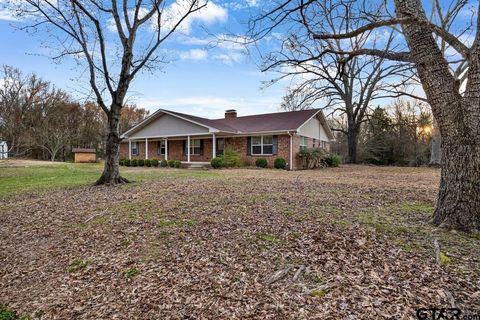 A home in Lindale