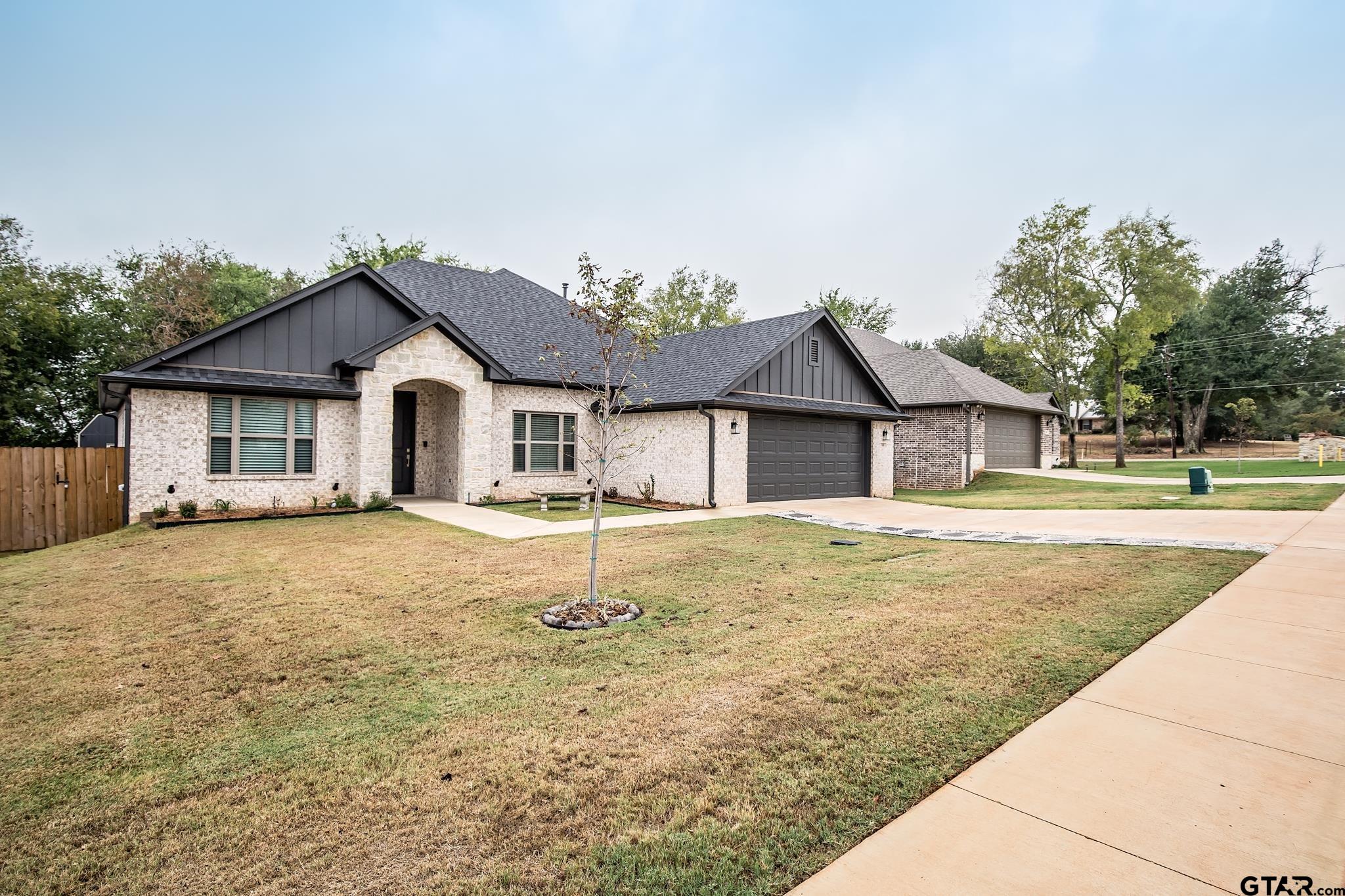 108 Amanda Ave