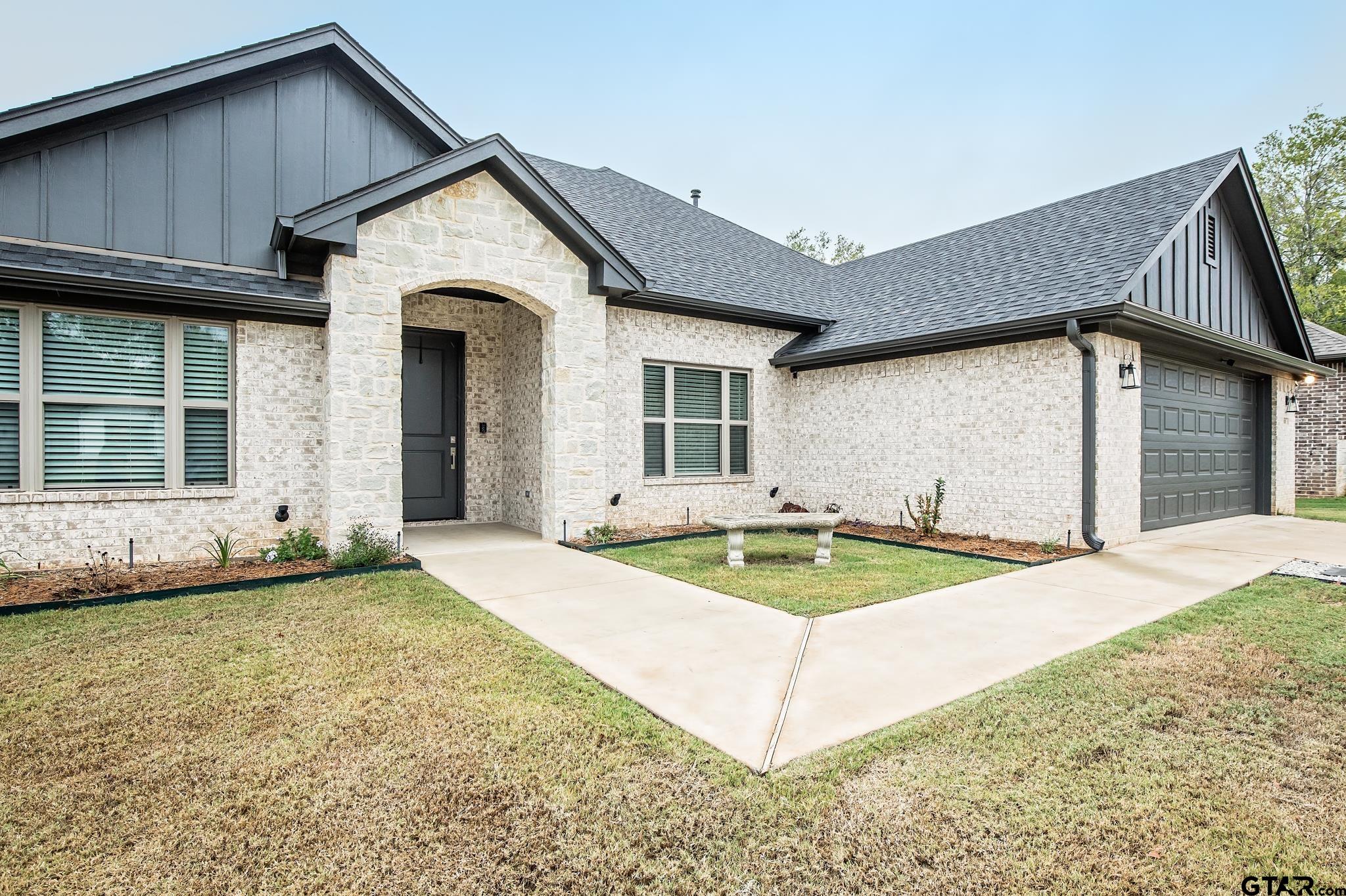 108 Amanda Ave