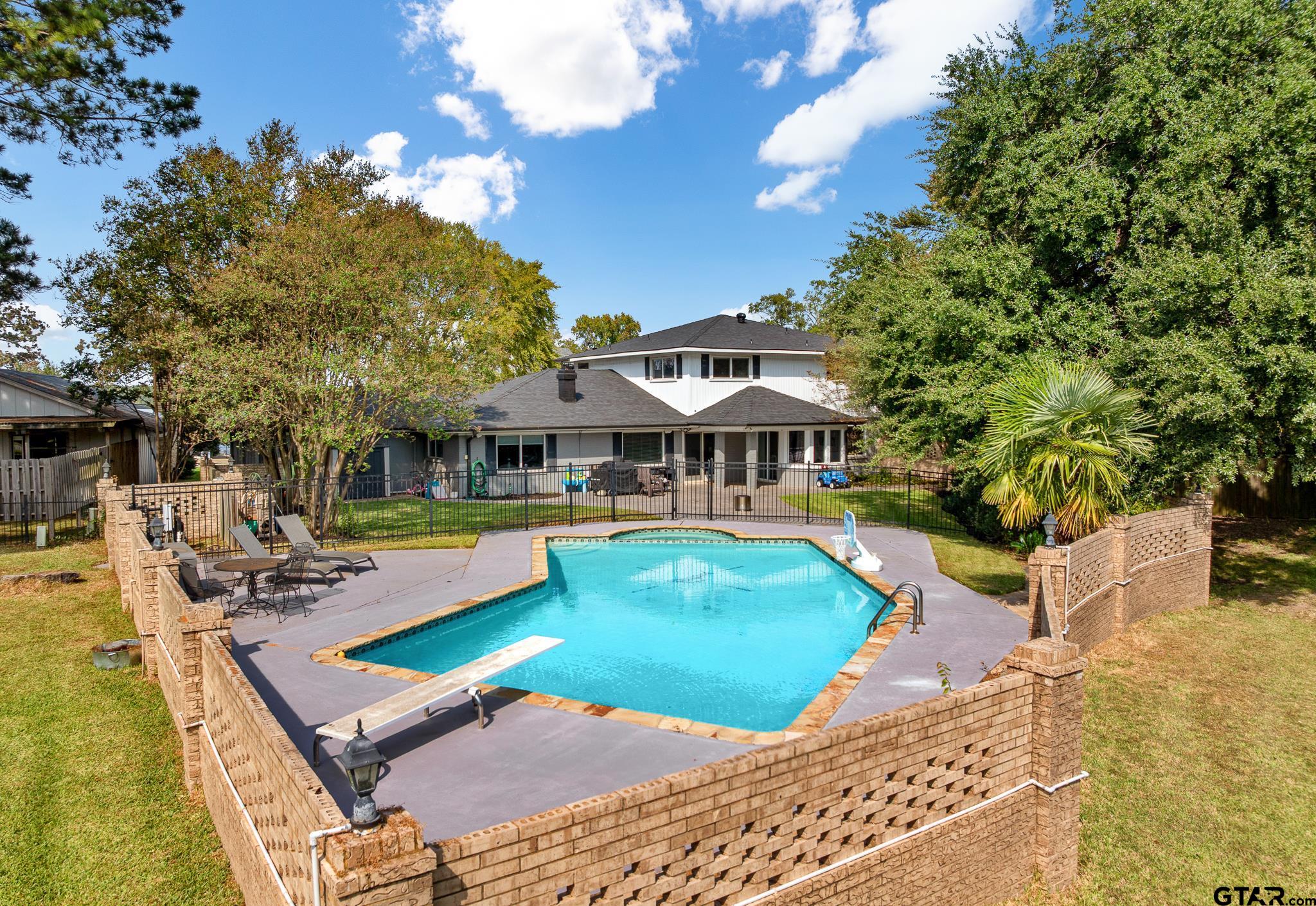 287 North Bay Drive
