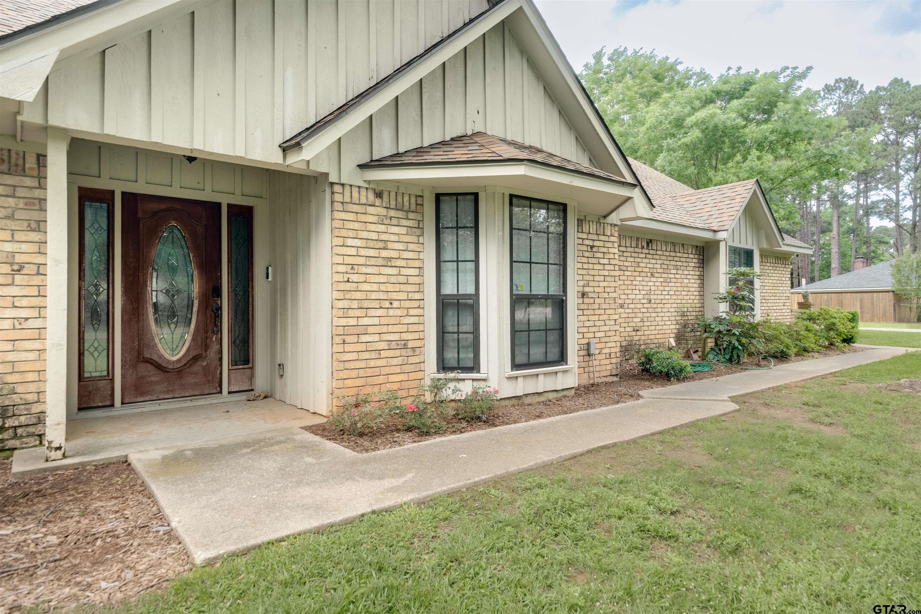 2405 Bentwood Dr