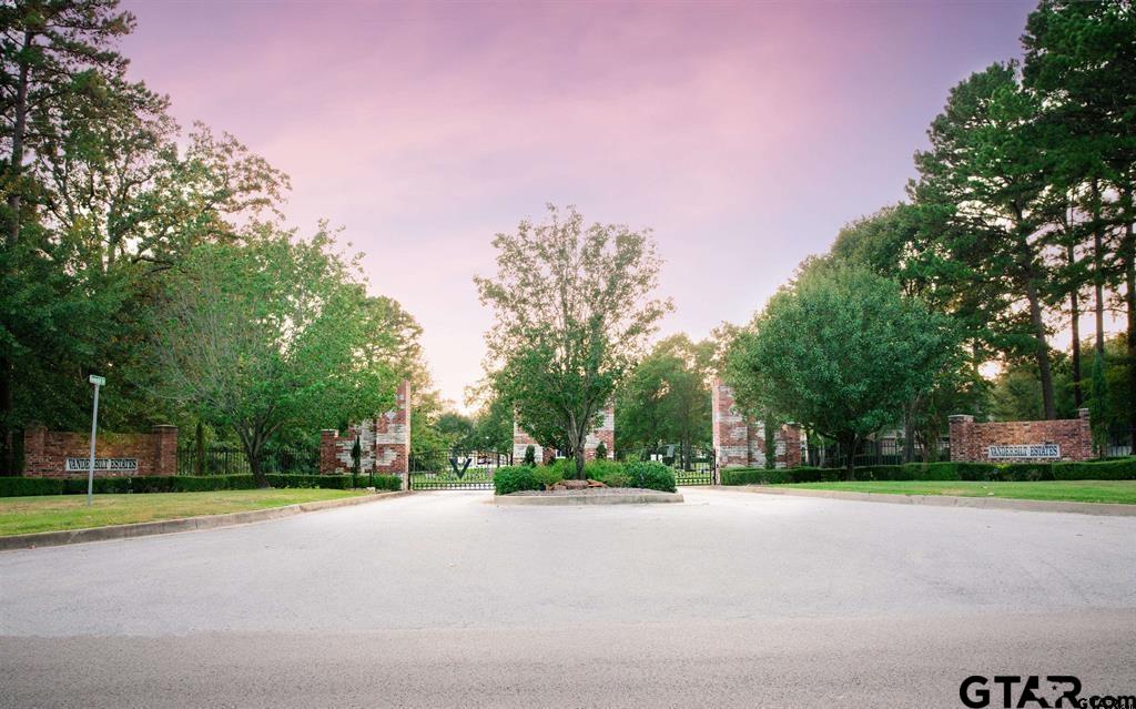 1413 Vanderbilt Dr.