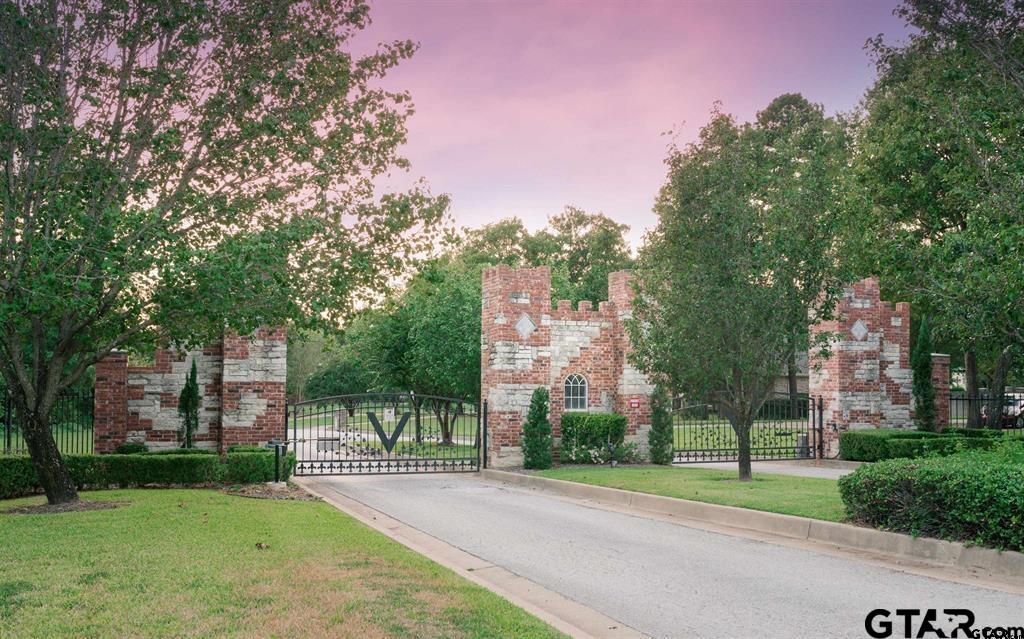 1413 Vanderbilt Dr.