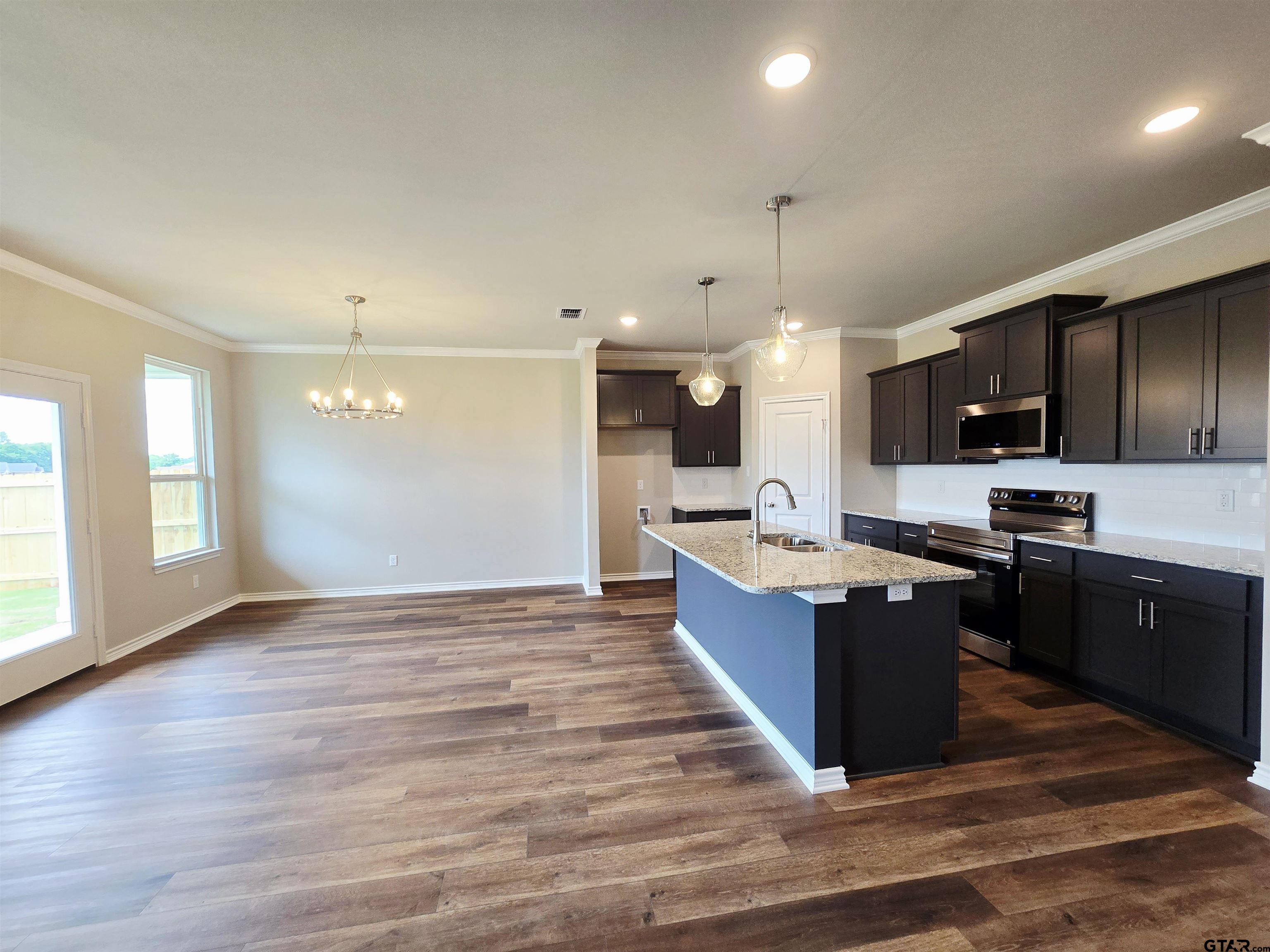 302 Driftwood Way