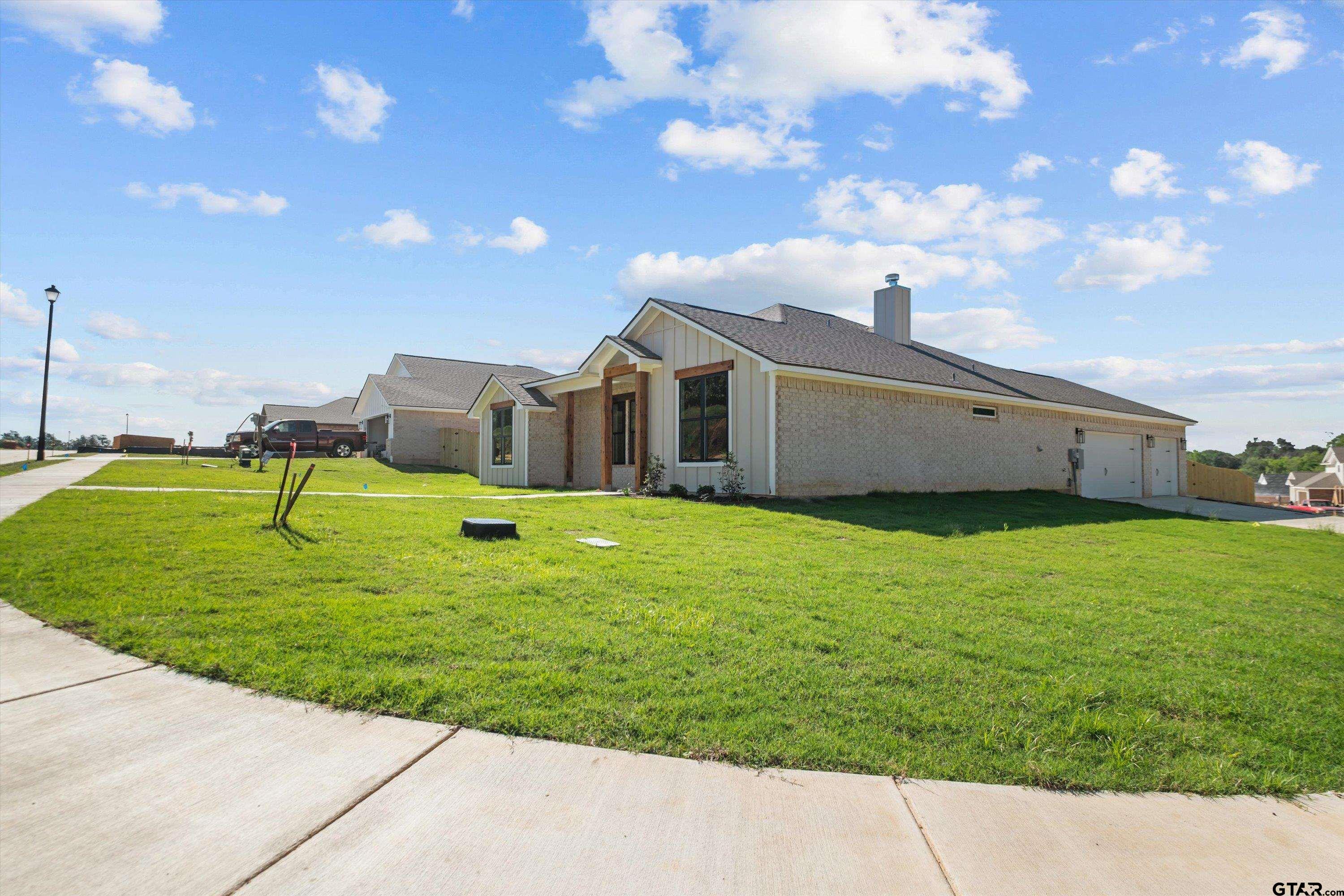16509 Crossing Circle