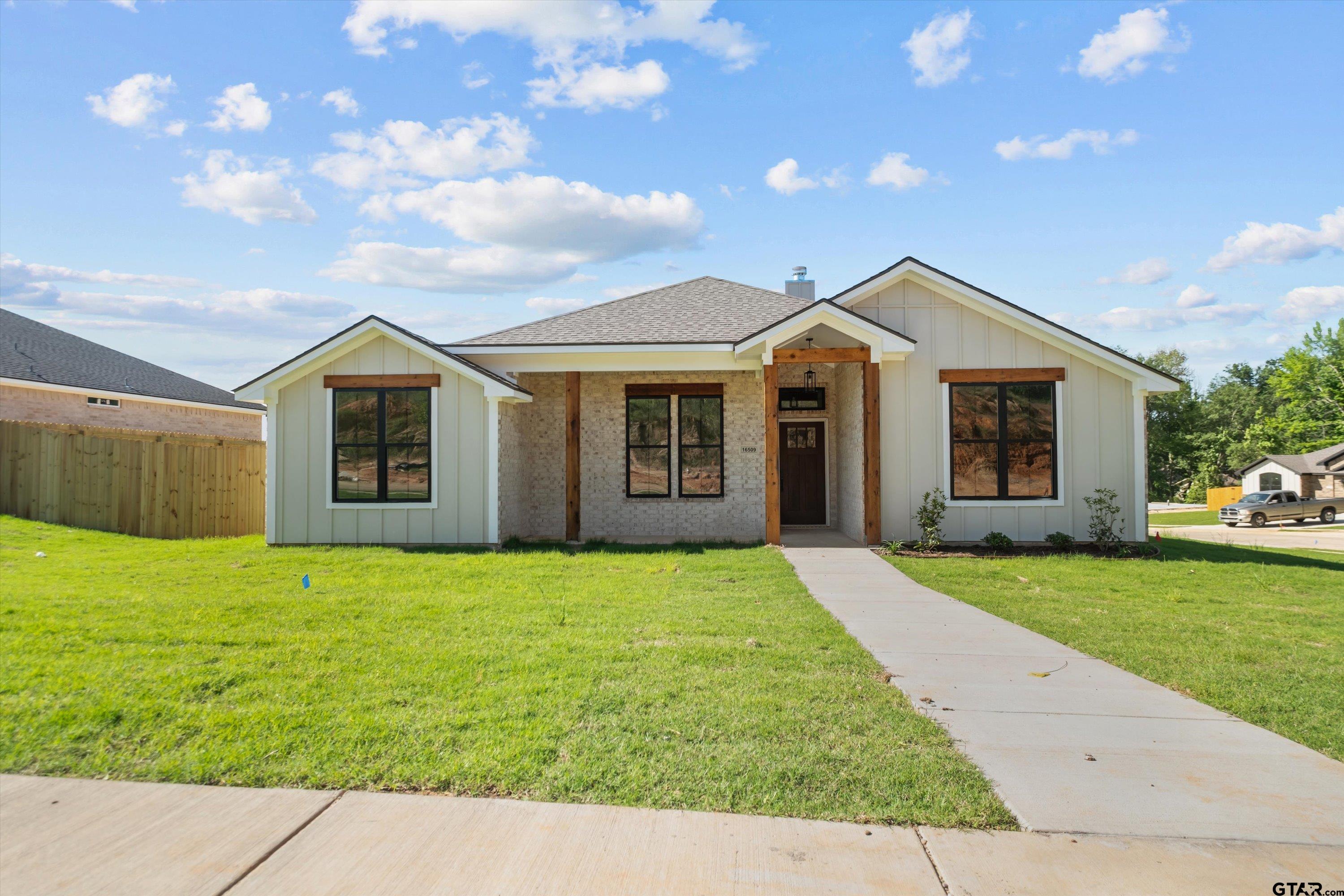16509 Crossing Circle