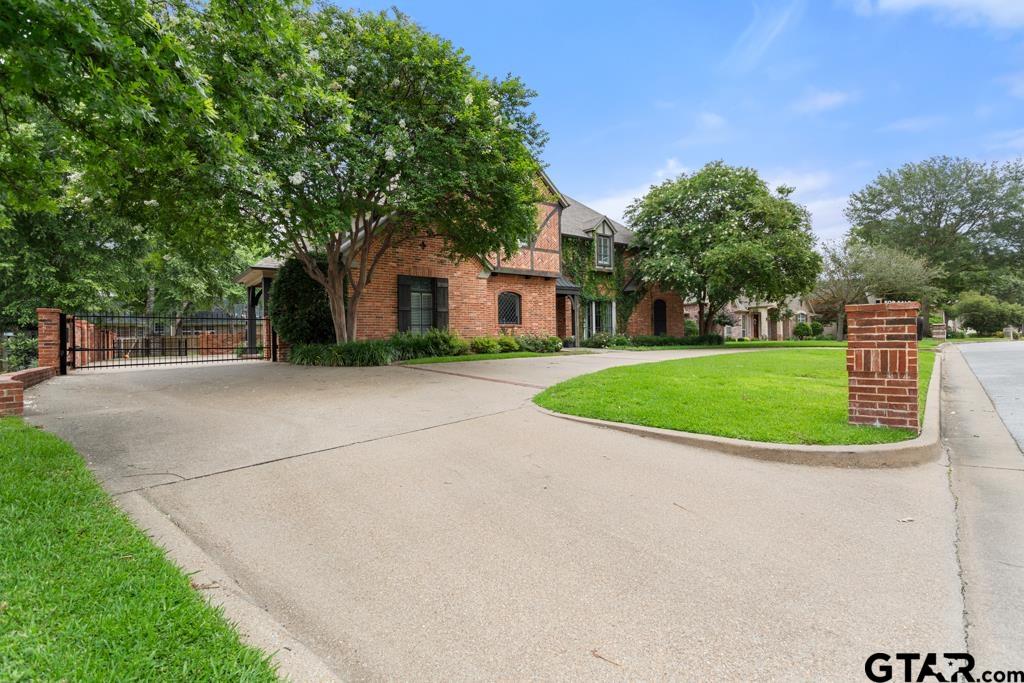 2202 Woodlands Dr.