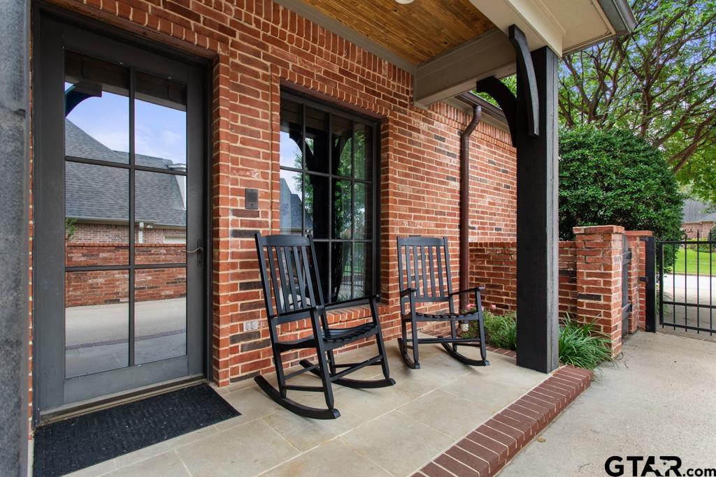 2202 Woodlands Dr.