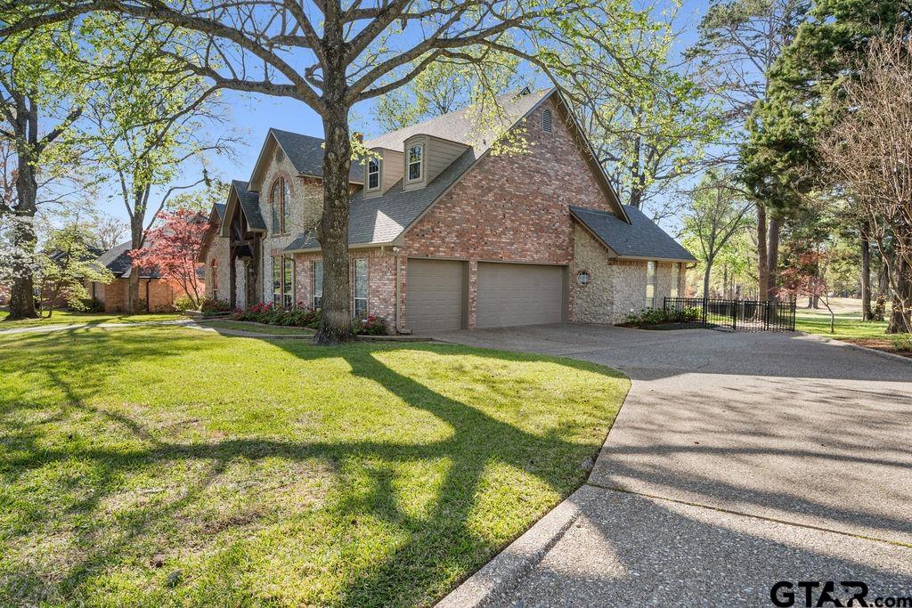 6601 Hollytree Circle