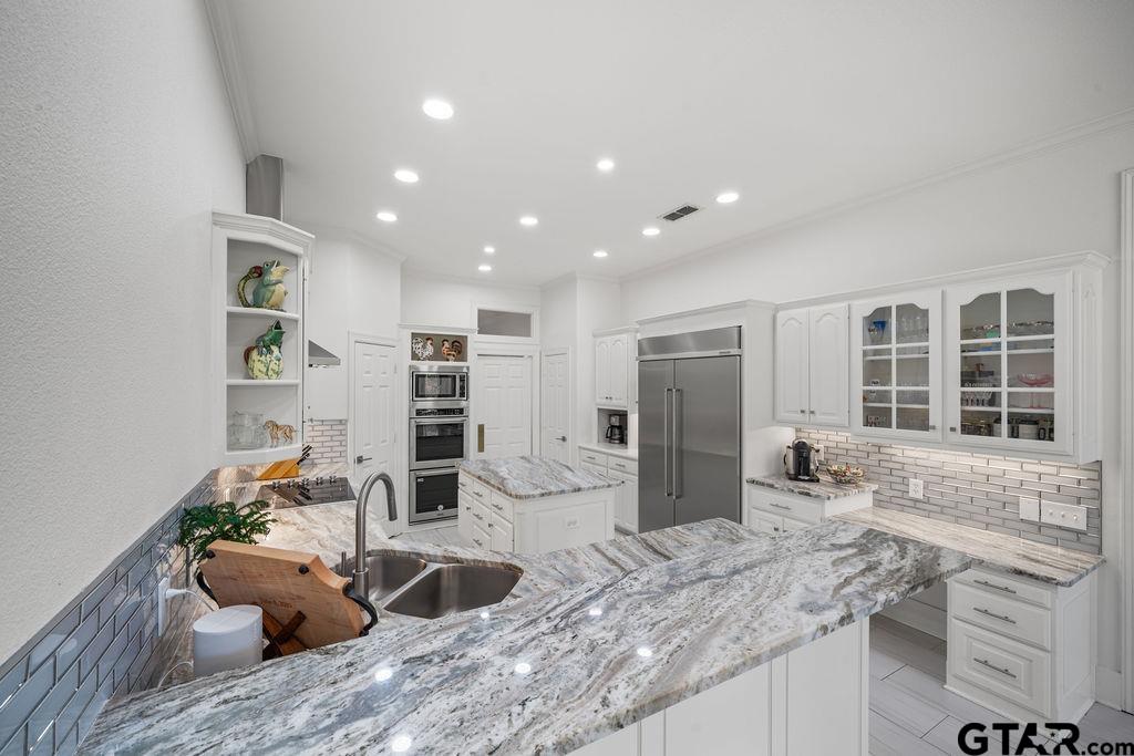 6601 Hollytree Circle