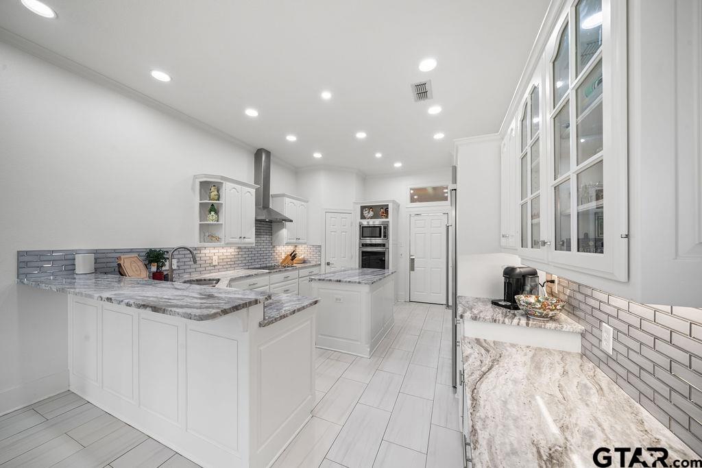 6601 Hollytree Circle