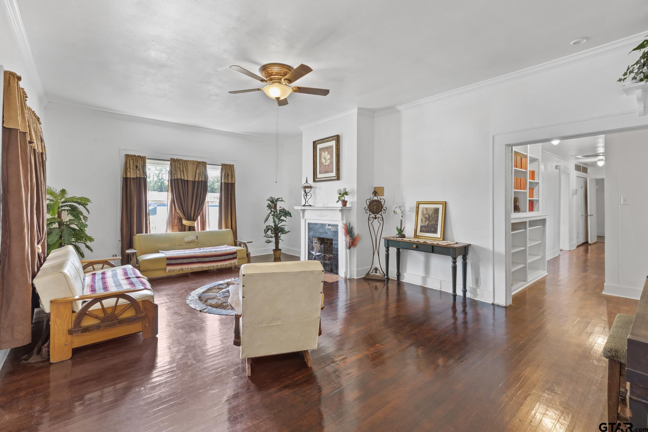 215 W Grand Avenue