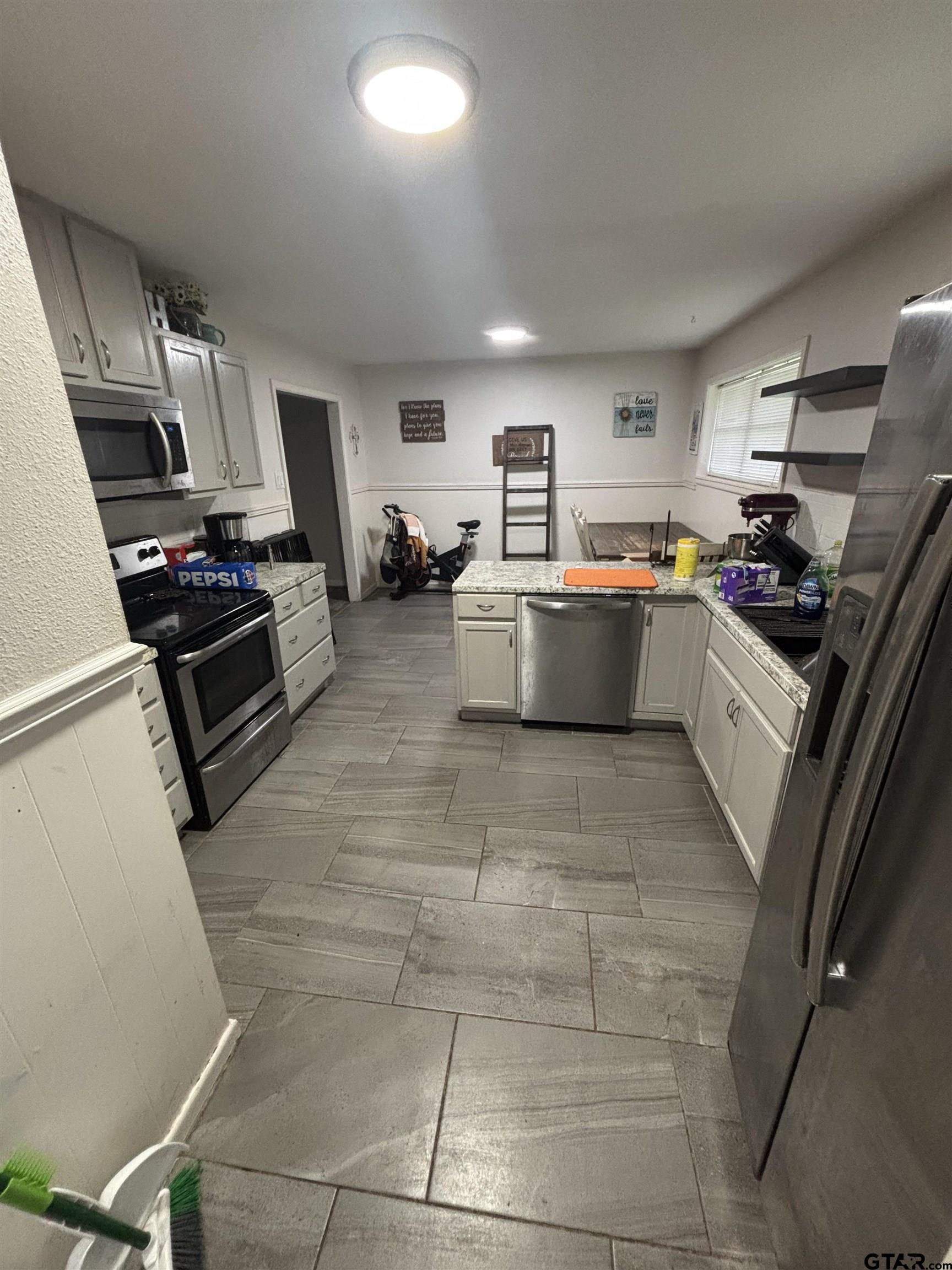 3135 Rollingwood Dr.
