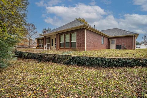 A home in Lindale