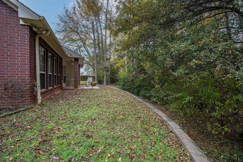 A home in Lindale