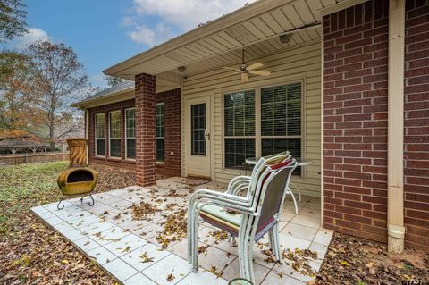 A home in Lindale