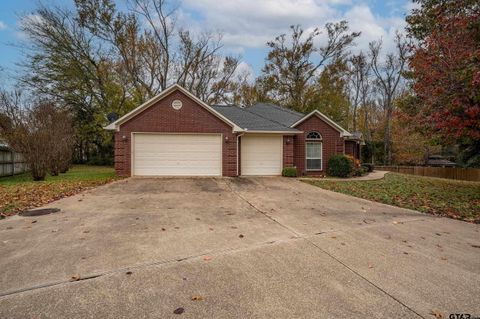 A home in Lindale