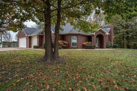 A home in Lindale