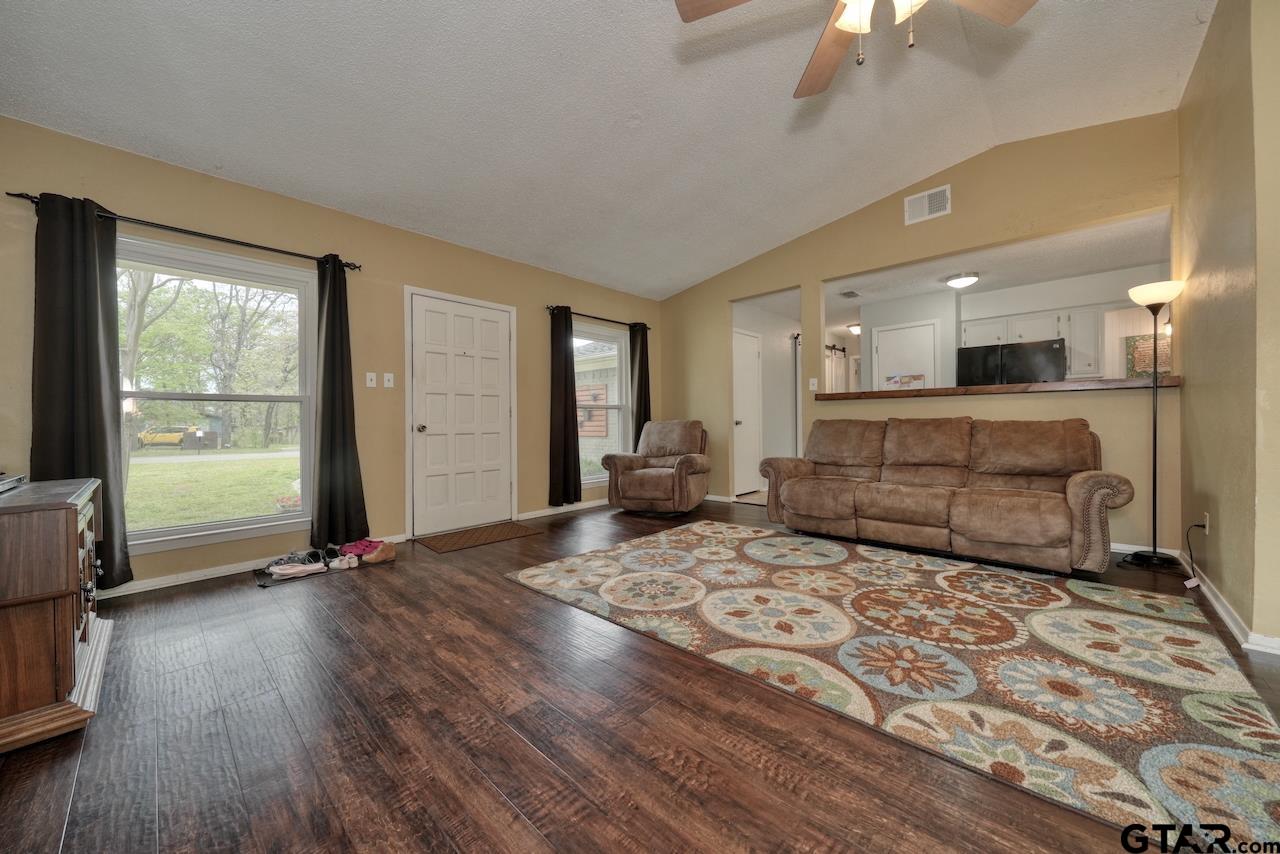 531 Dogwood Ln