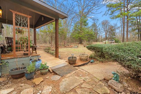 A home in Lindale