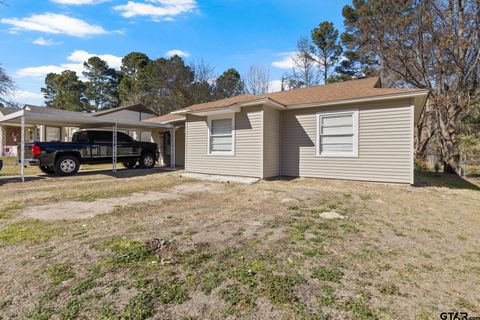 414 Lindsey St Daingerfield TX 75638