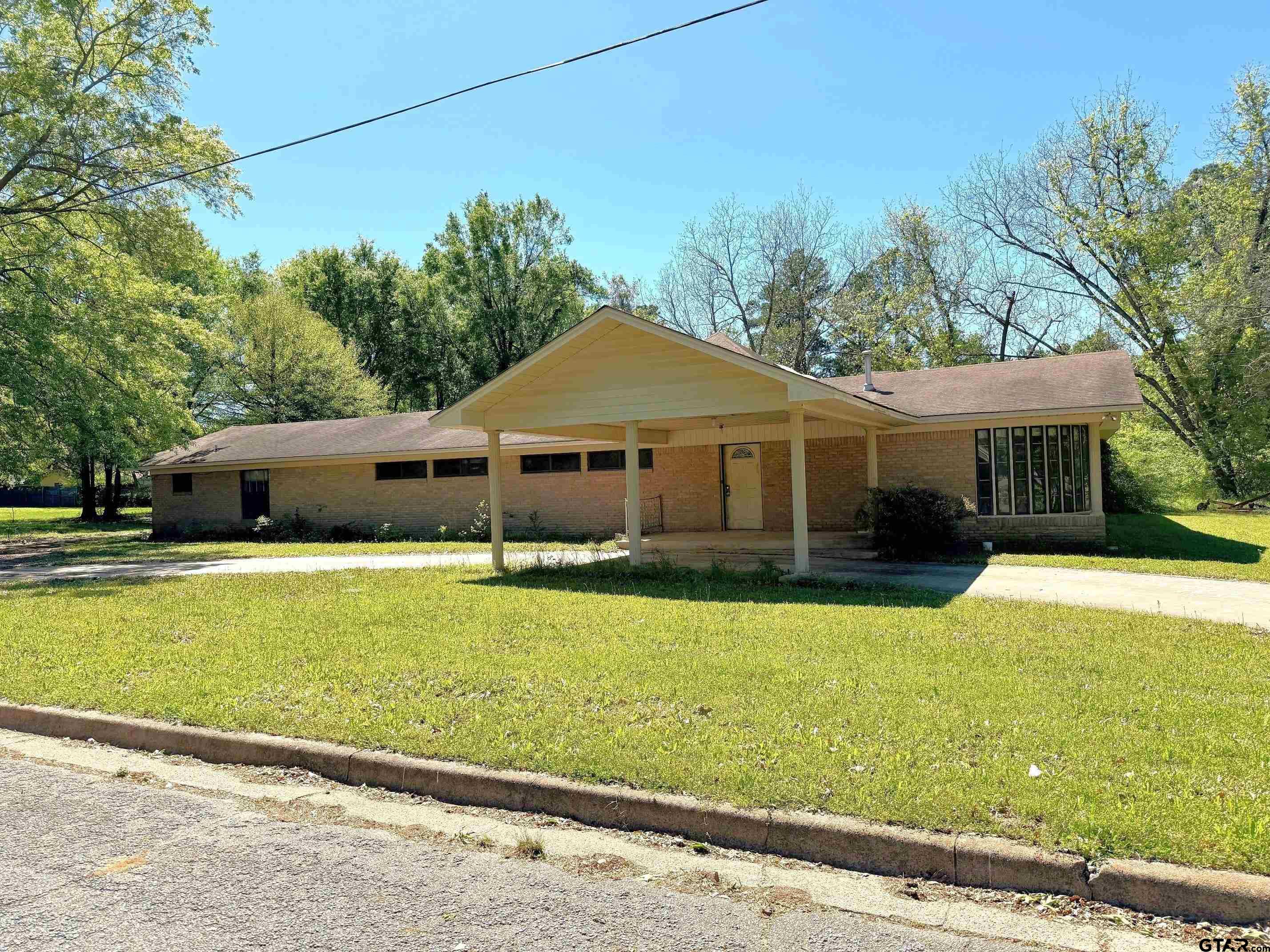 201 Parkview St.