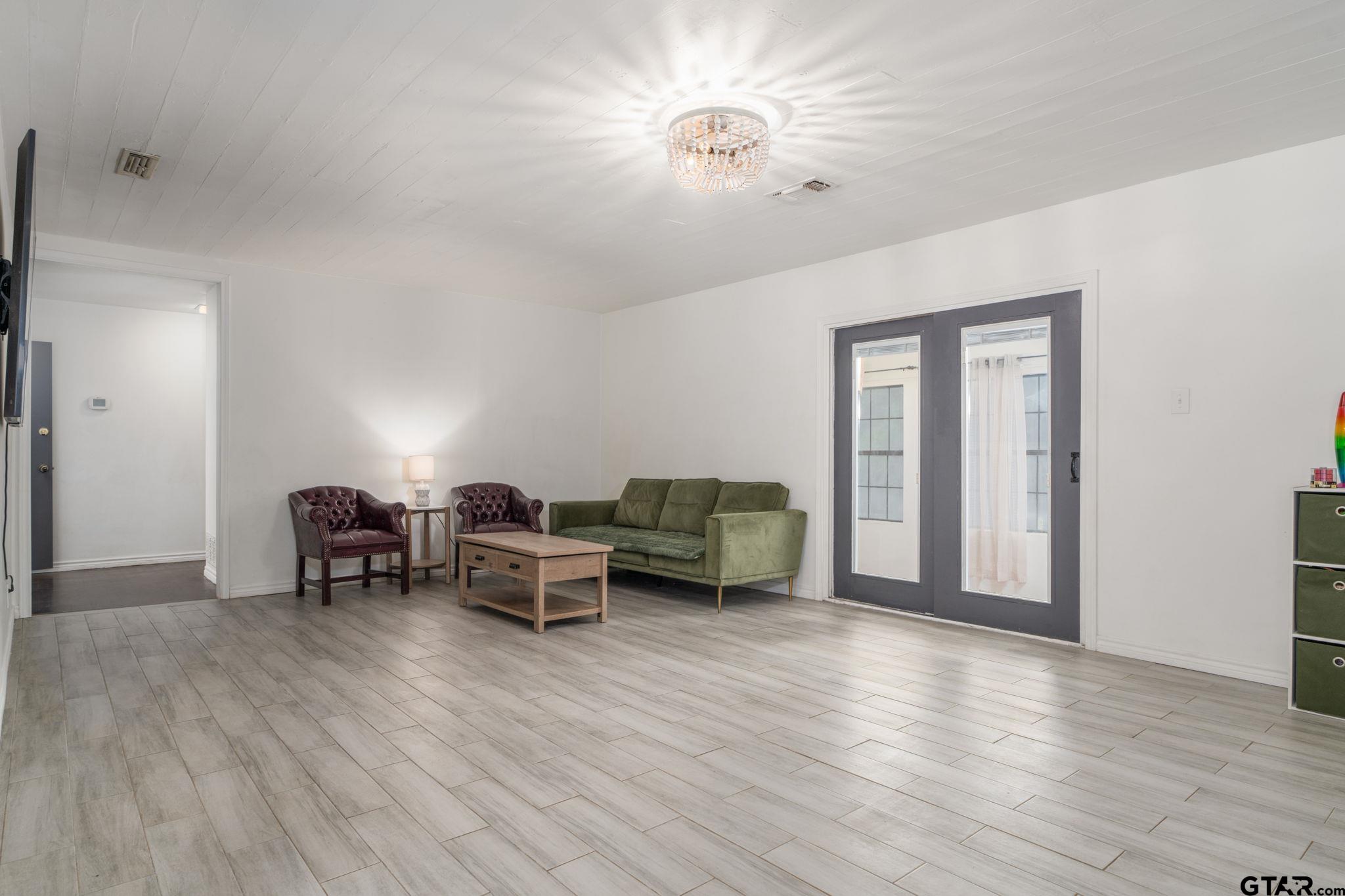 137 Gardner Dr