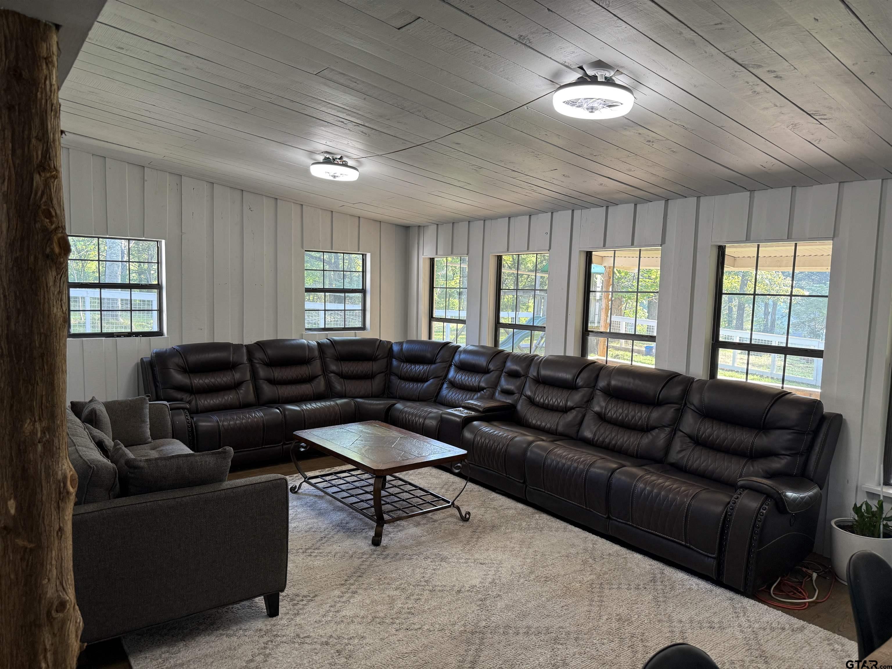 21120 W FM 16