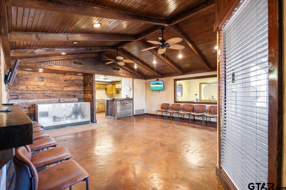 1624 N Northwest Loop 323