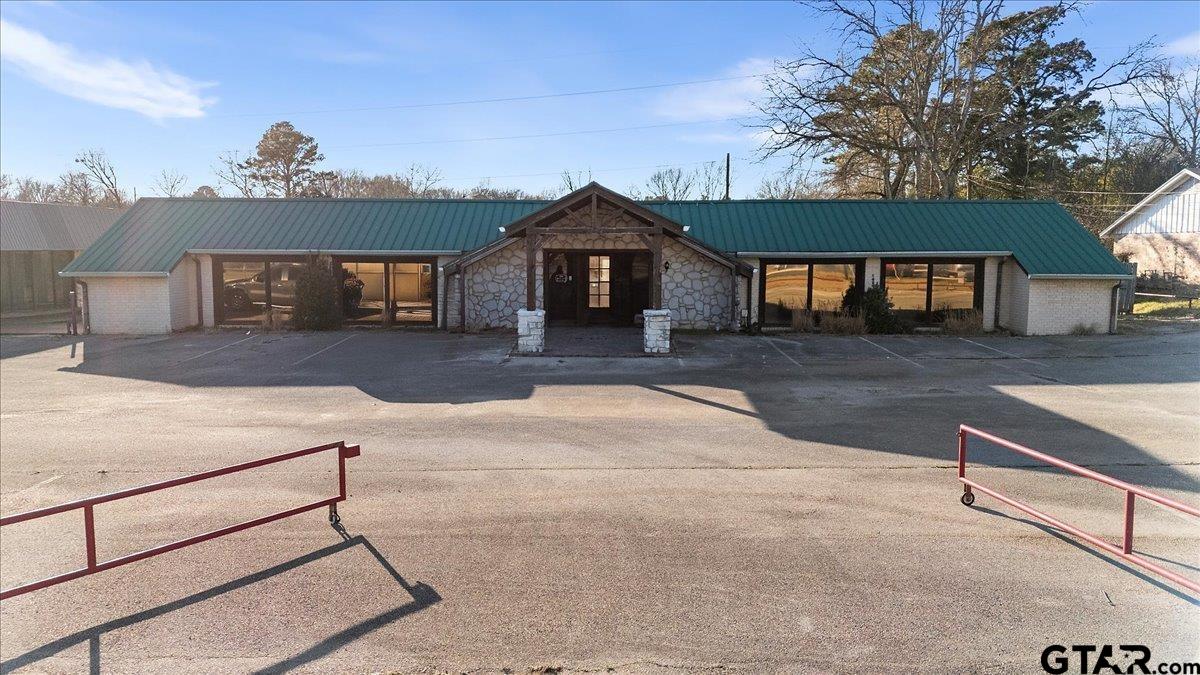 1624 N Northwest Loop 323