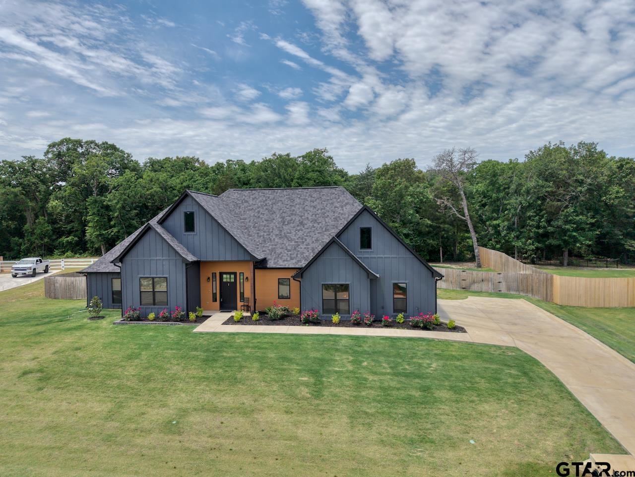 14673 Woodland Creek Dr