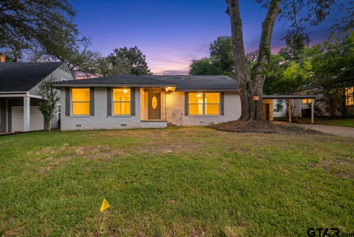 1118 W Camellia St