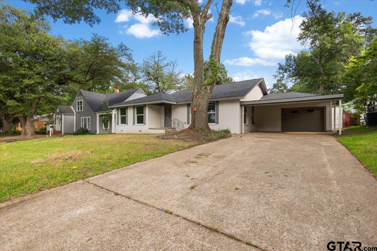 1118 W Camellia St