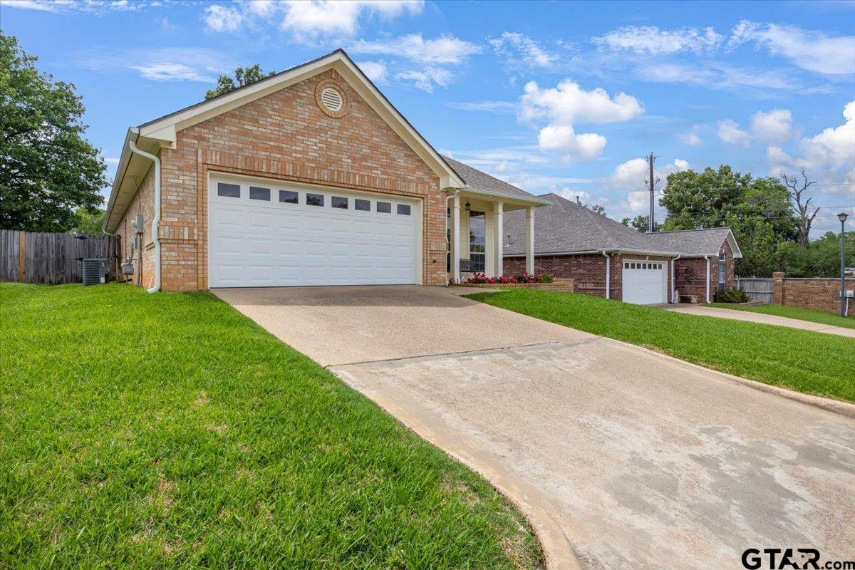 3413 Iberville Dr