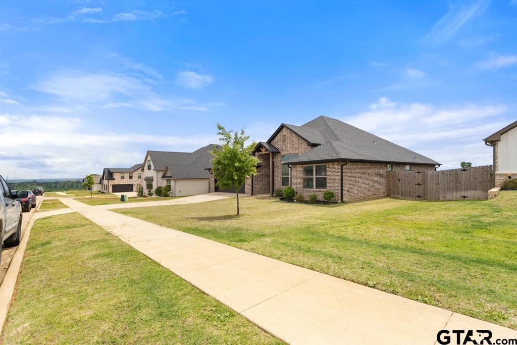 242 Amanda Ave