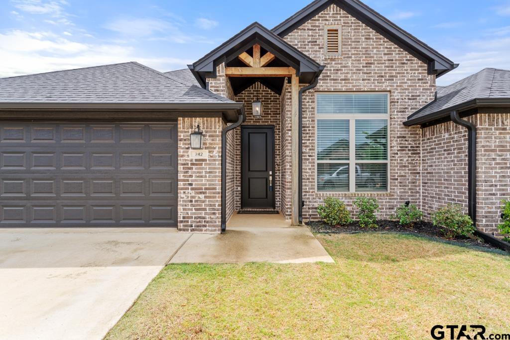 242 Amanda Ave