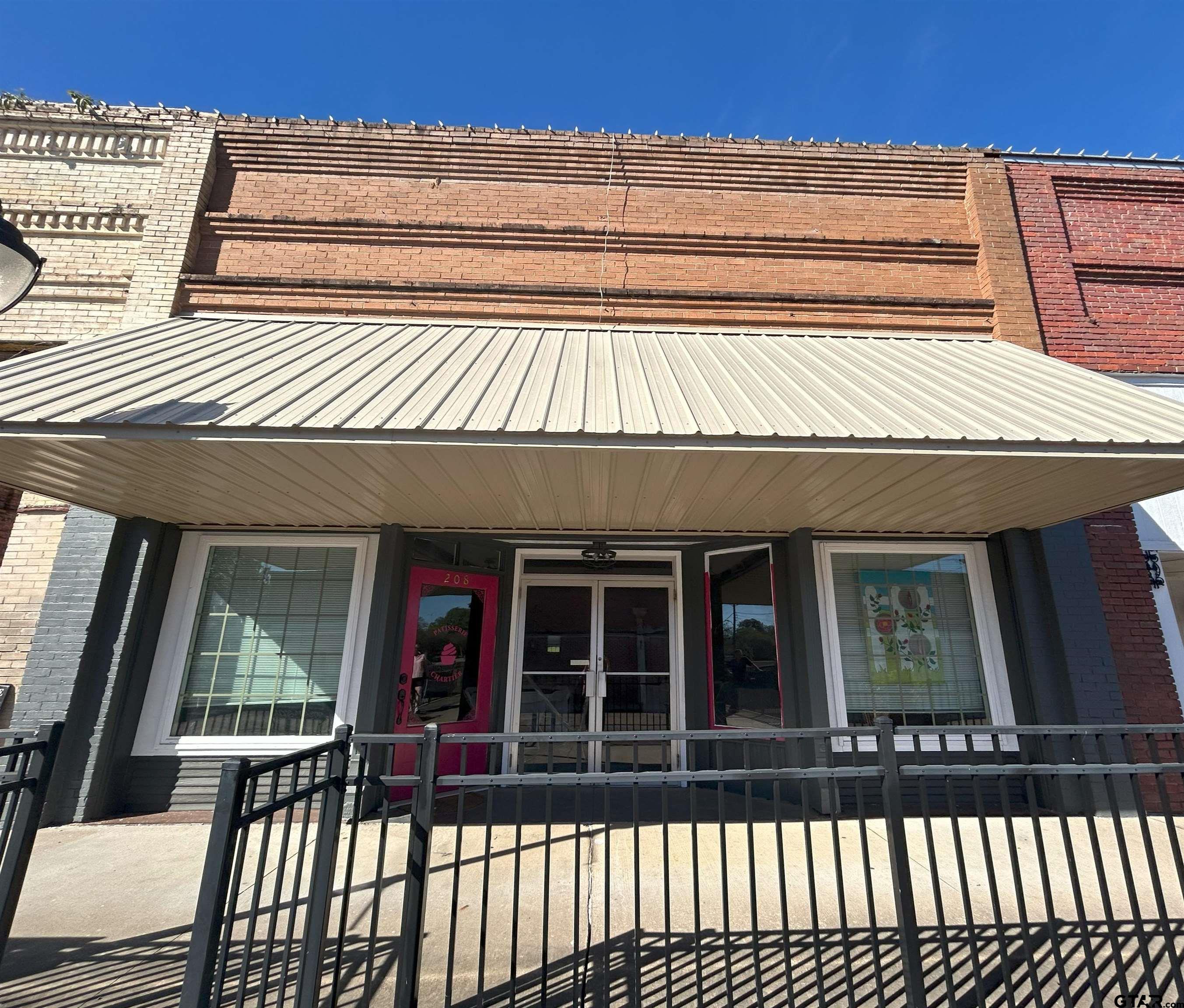 206 Main St