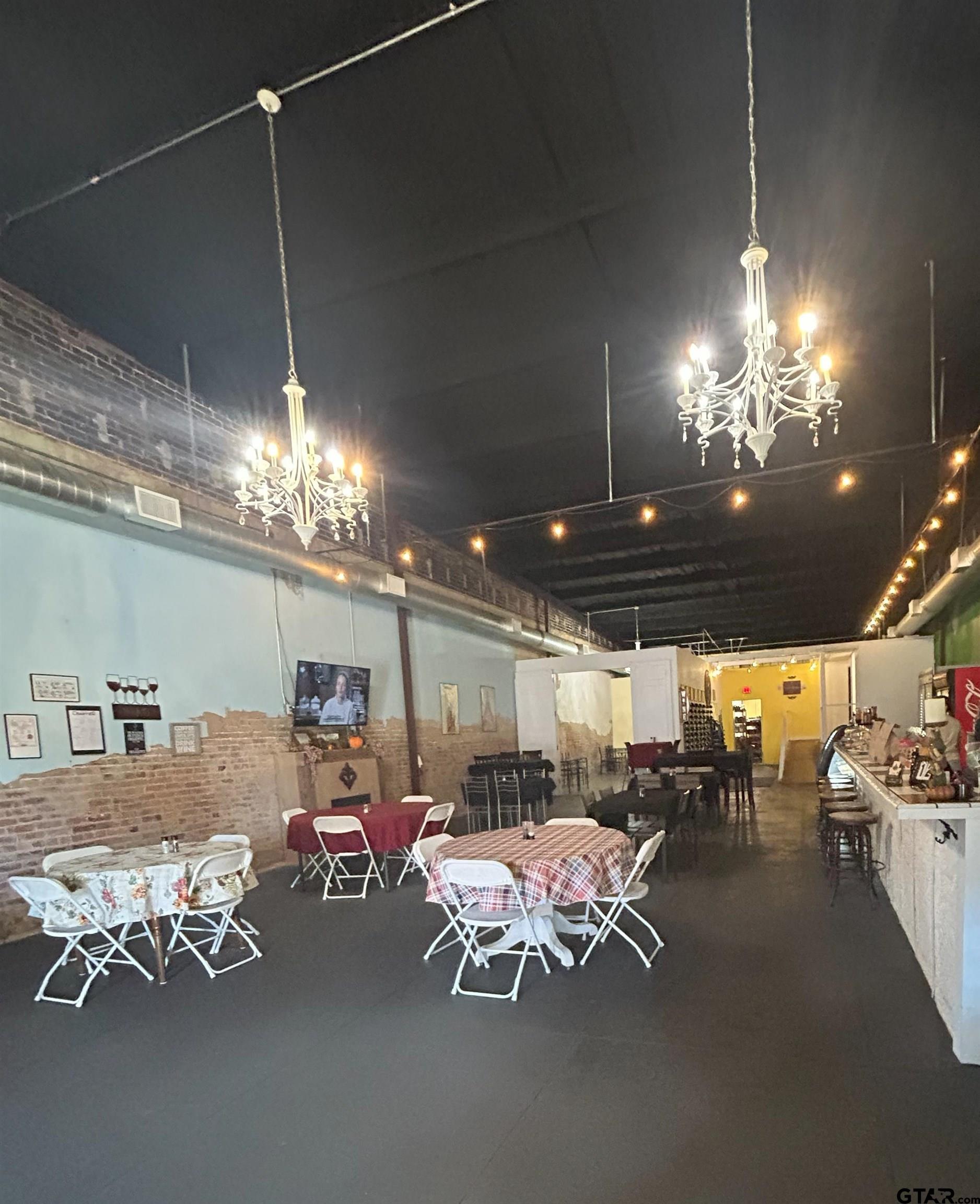 206 Main St