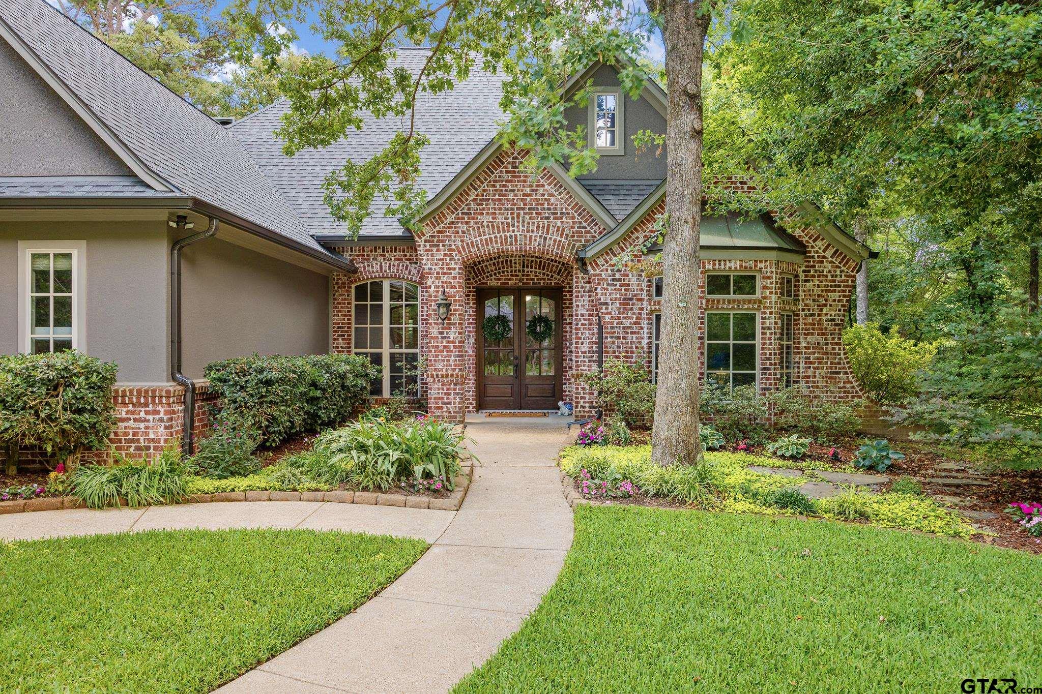 1915 Stonegate Valley Dr.