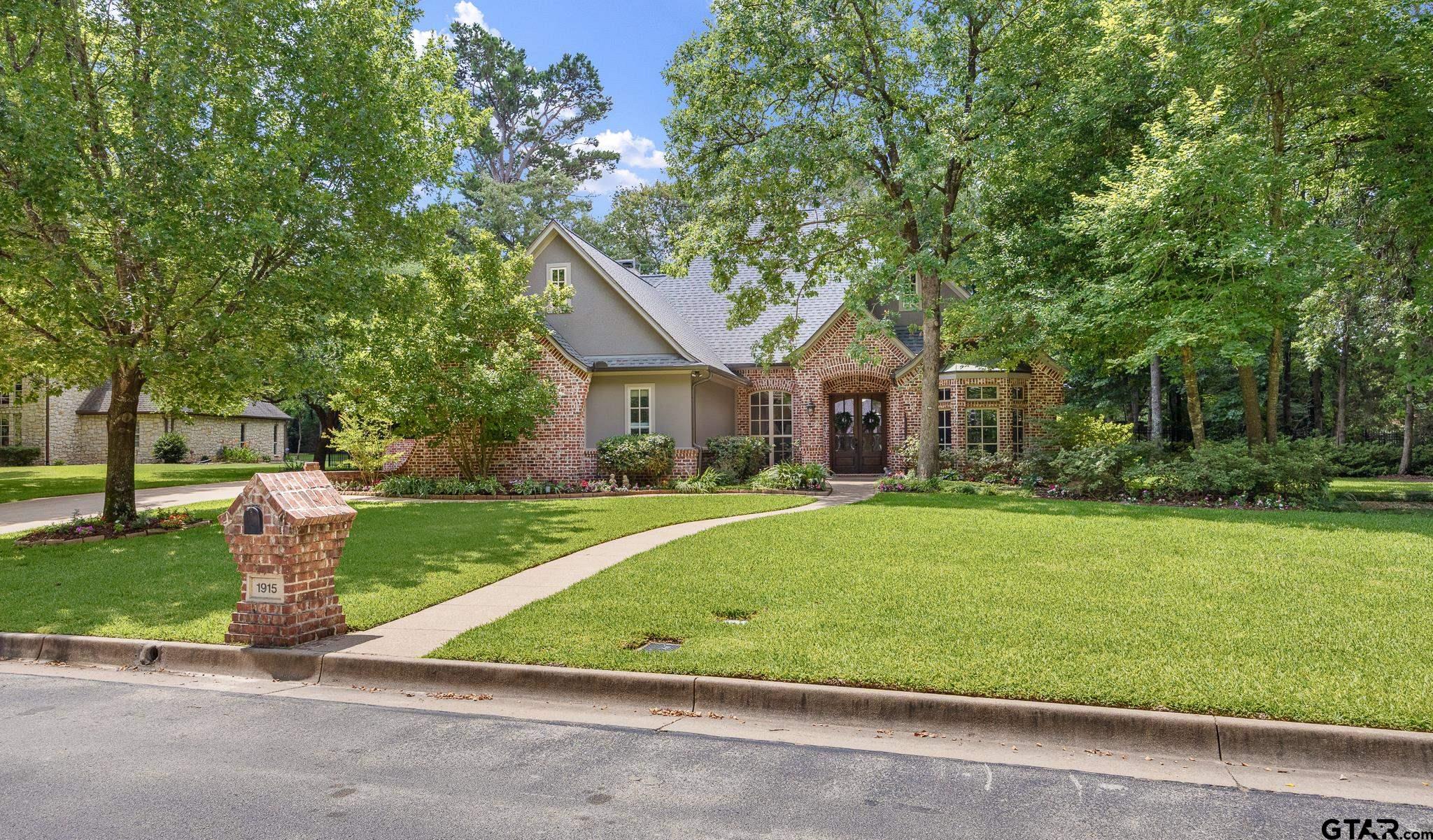 1915 Stonegate Valley Dr.