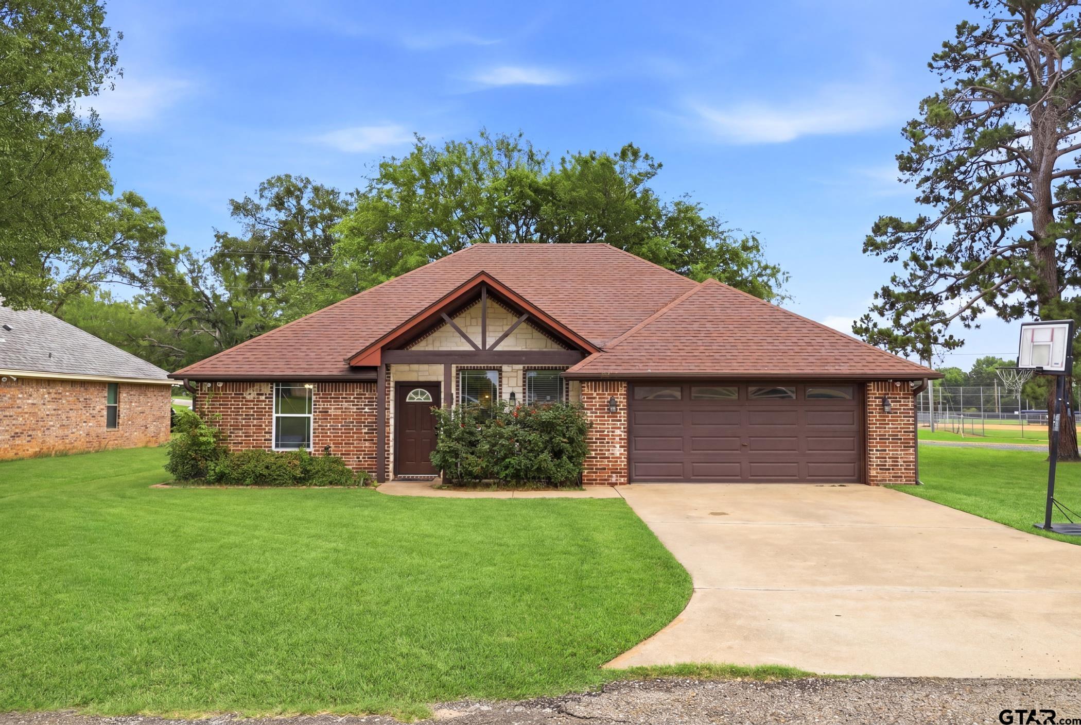 605 Penny Ln