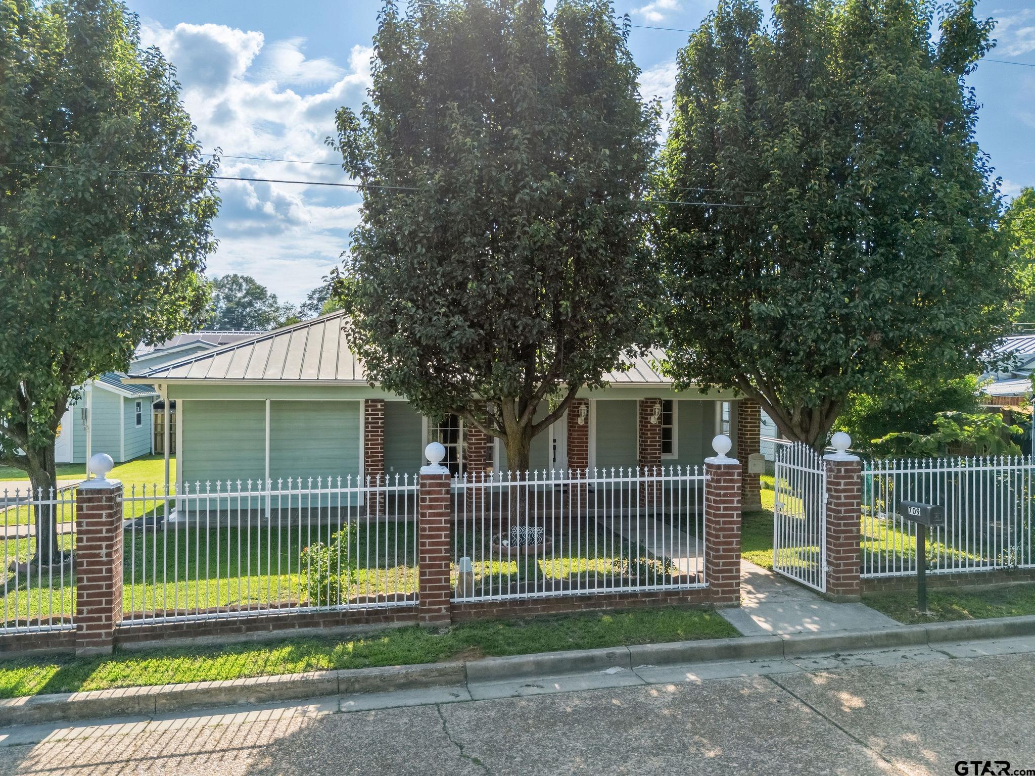 709 Corrigan
