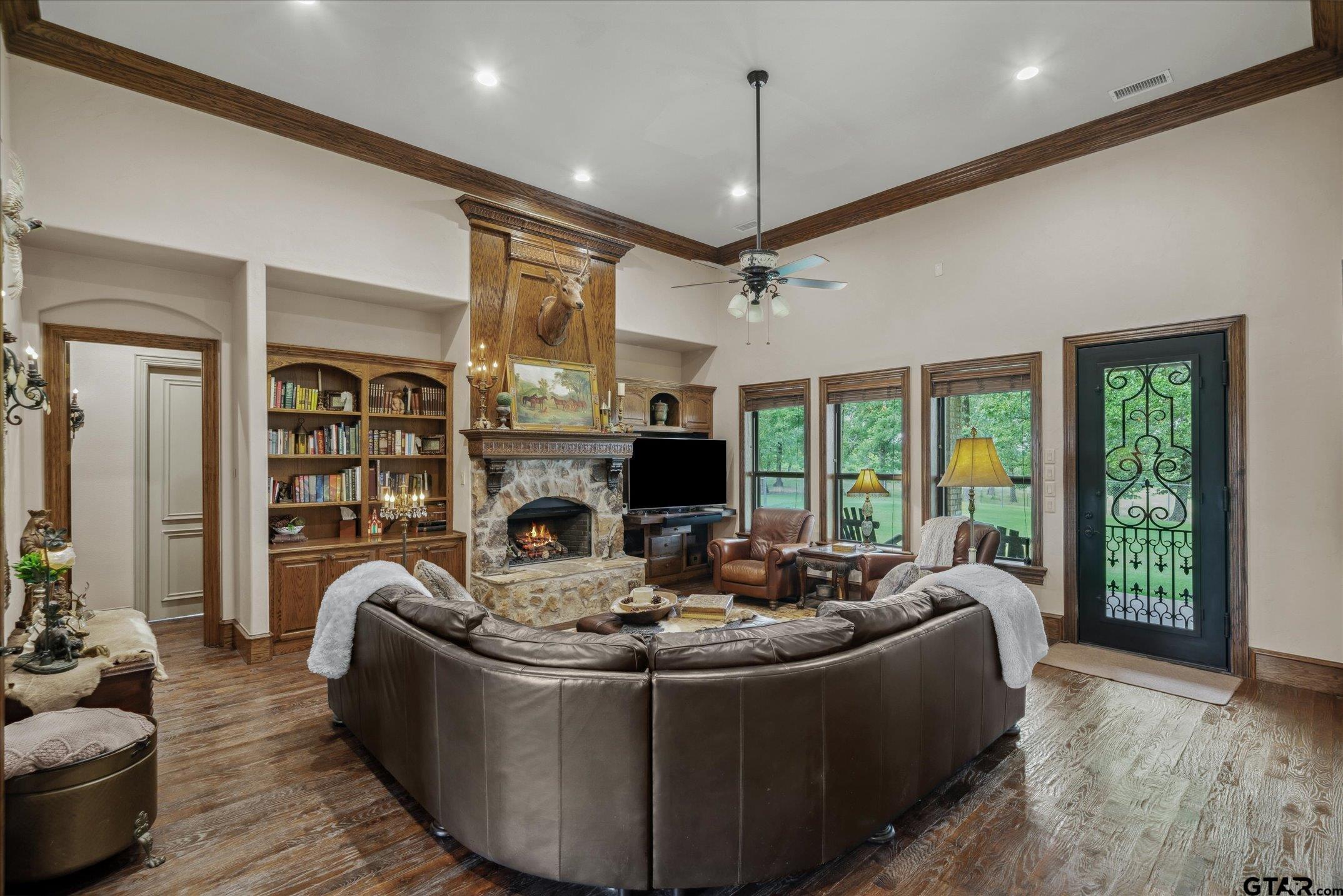 450 Private Road 5815