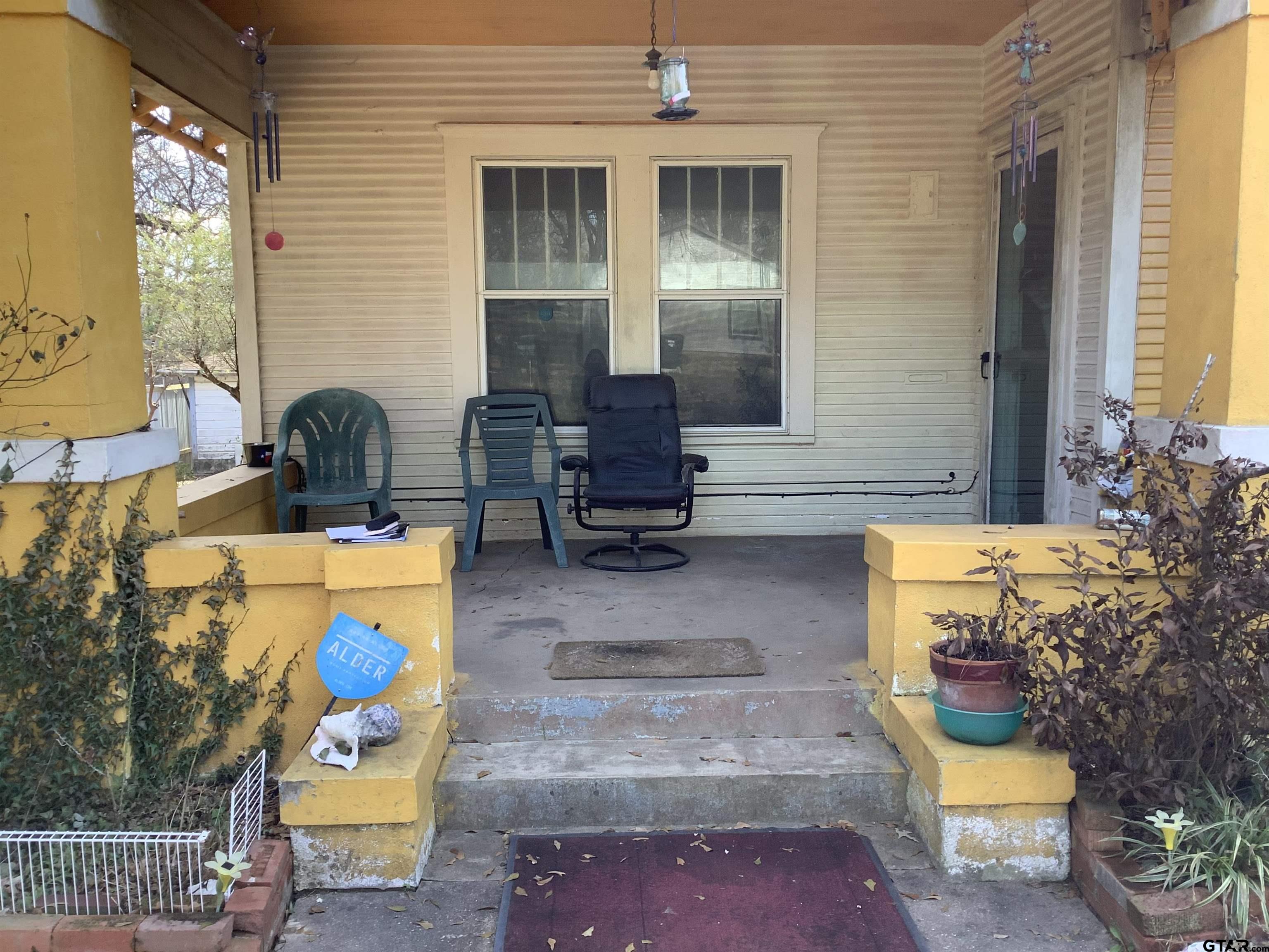 1106 W Claude St.