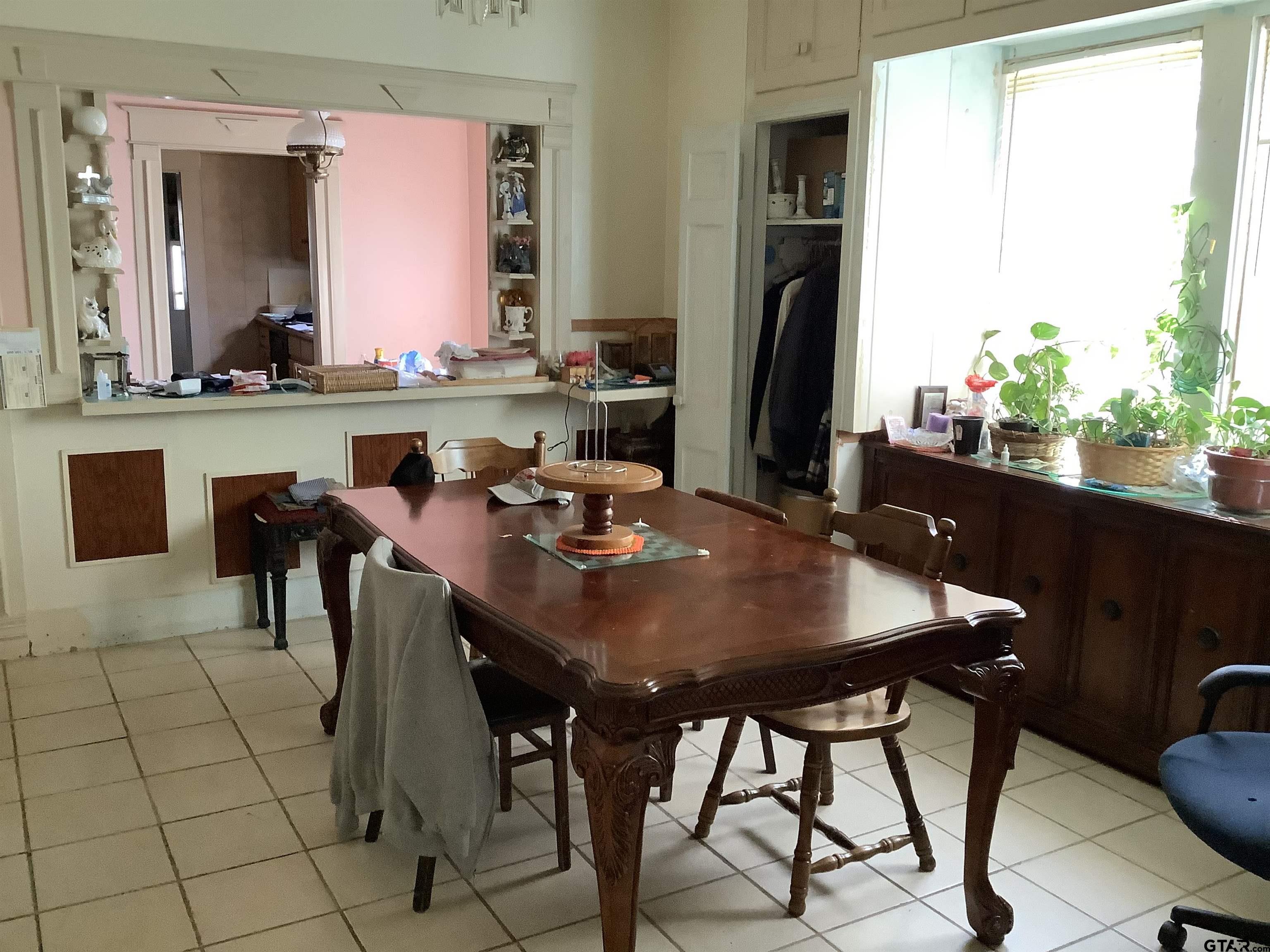 1106 W Claude St.
