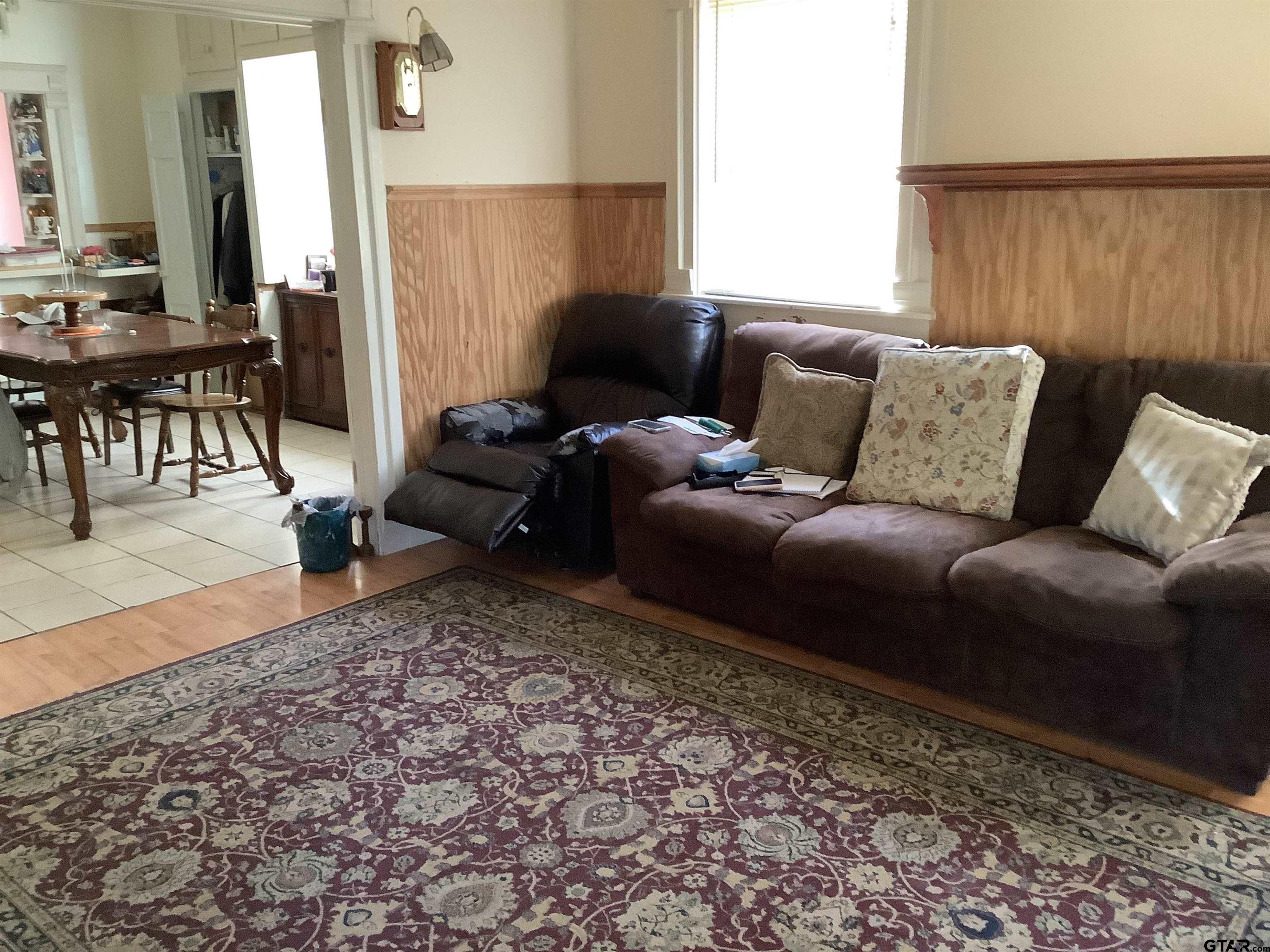 1106 W Claude St.