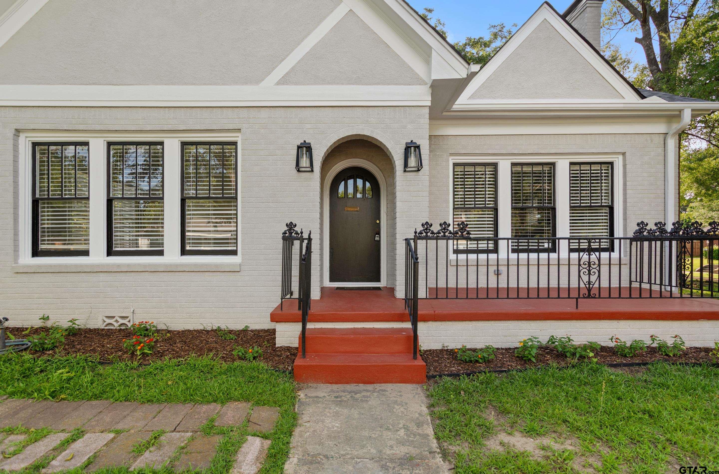 1205 S Augusta