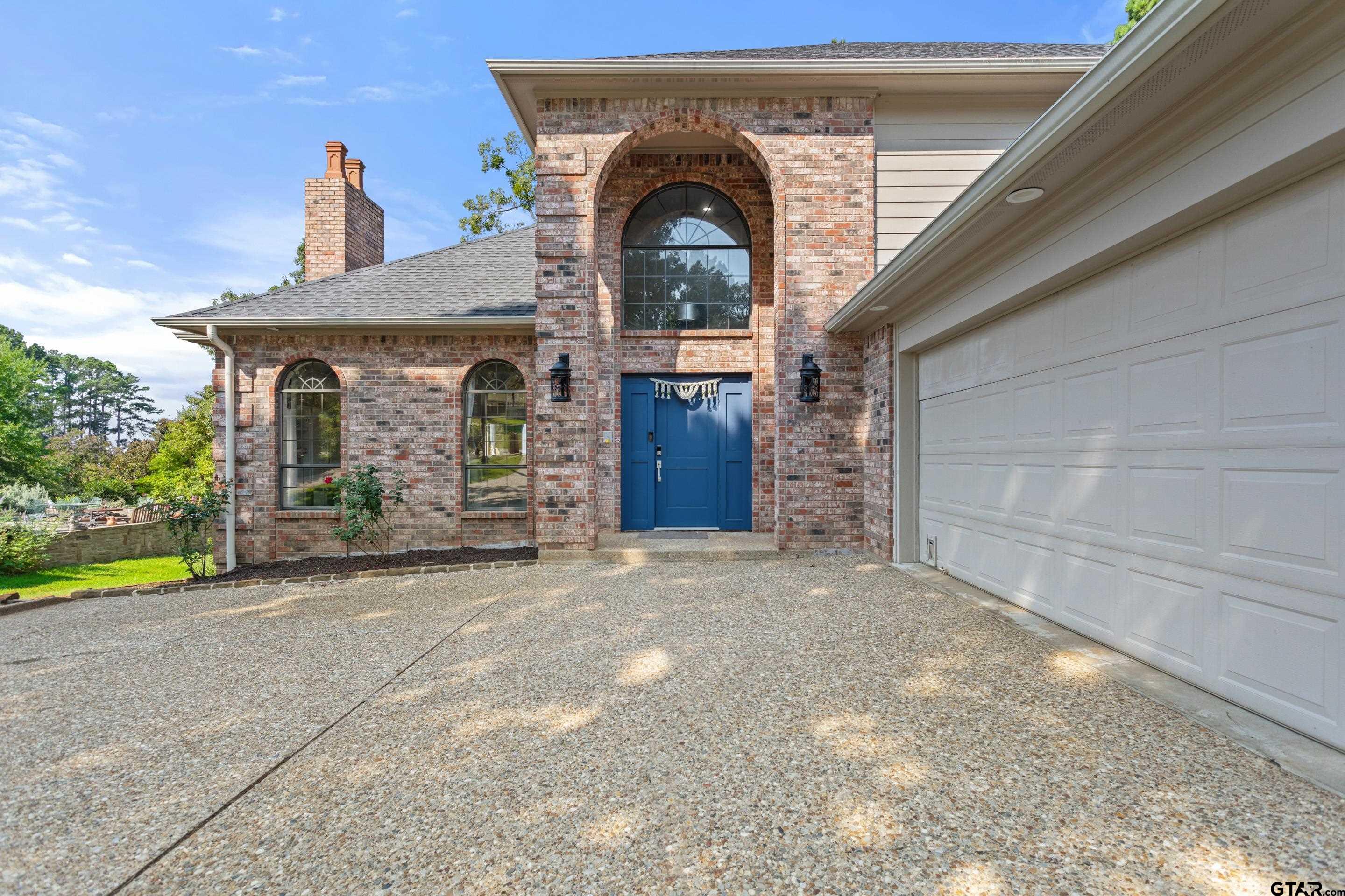 18248 Lakeside Dr